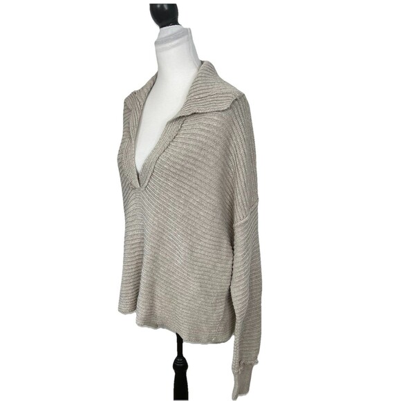 Free People Sweater Top Size M Beige Hi Low Hem V Neck Chunky Knit Cropped Top - Picture 4 of 11